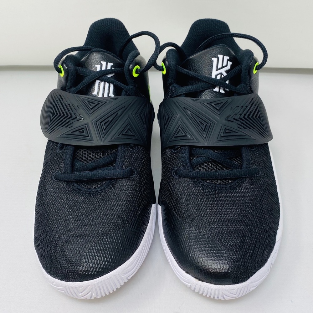 NIB**KYRIE FLYTRAP III**US 5.5***$85 - Picture 3 of 9